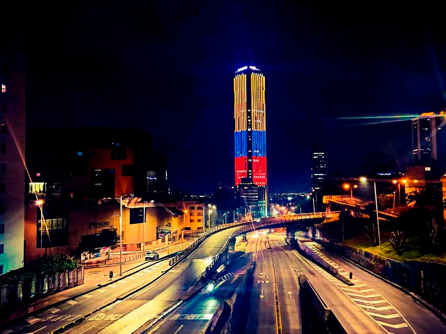 Torre colpatria noche Bogotá